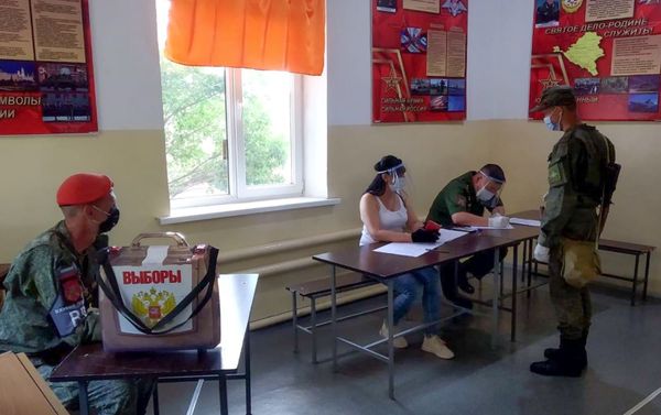 Голосование в различных воинских частях по внесению поправок в Конституцию РФ (июнь 2020). Еревaн, Гюмри - Sputnik Армения