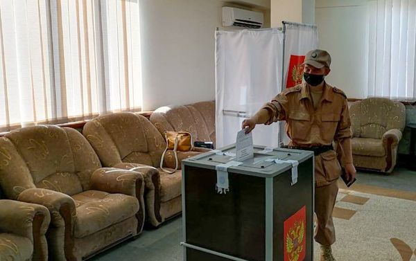 Голосование в различных воинских частях по внесению поправок в Конституцию РФ (июнь 2020). Еревaн, Гюмри - Sputnik Армения