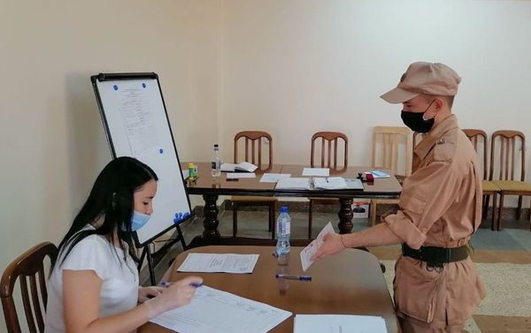 Голосование в различных воинских частях по внесению поправок в Конституцию РФ (июнь 2020). Еревaн, Гюмри - Sputnik Армения