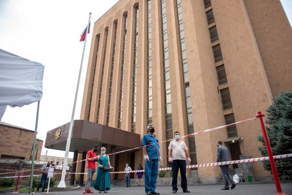 За сотрудничество с Арменией: как проходит голосование в посольстве России - Sputnik Армения