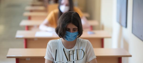 Единый экзамен по английскому языку в старшей школе № 29 им. Андраника Маргаряна (2 июля 2020). Еревaн Единый экзамен по английскому языку в старшей школе № 29 им. Андраника Маргаряна (2 июля 2020). Еревaн - Sputnik Армения