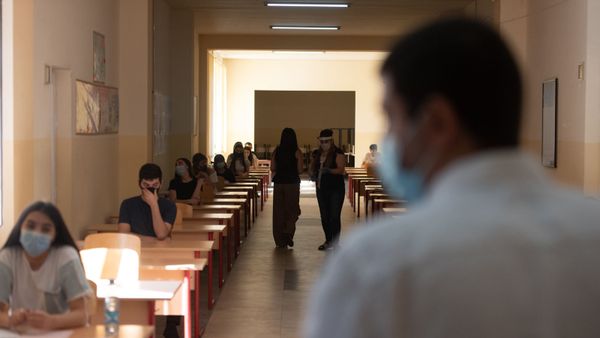  Единый экзамен по английскому языку в старшей школе № 29 им. Андраника Маргаряна (2 июля 2020). Еревaн - Sputnik Արմենիա