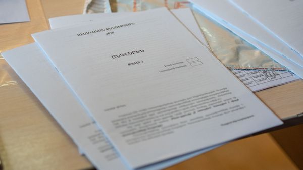  Единый экзамен по английскому языку в старшей школе № 29 им. Андраника Маргаряна (2 июля 2020). Еревaн - Sputnik Армения