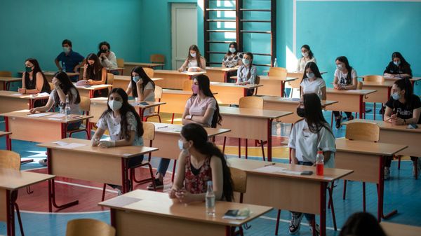  Единый экзамен по английскому языку в старшей школе № 29 им. Андраника Маргаряна (2 июля 2020). Еревaн - Sputnik Армения