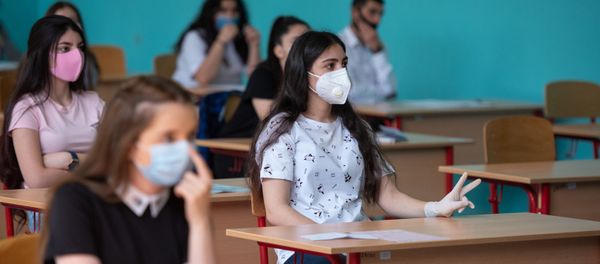  Единый экзамен по английскому языку в старшей школе № 29 им. Андраника Маргаряна (2 июля 2020). Еревaн - Sputnik Արմենիա