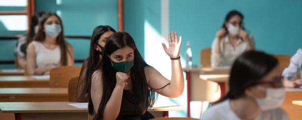 Единый экзамен по английскому языку в старшей школе № 29 им. Андраника Маргаряна (2 июля 2020). Еревaн Единый экзамен по английскому языку в старшей школе № 29 им. Андраника Маргаряна (2 июля 2020). Еревaн - Sputnik Армения