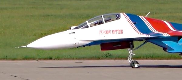 «Русские витязи» собрали в один строй три типа самолетов Су «Русские витязи» собрали в один строй три типа самолетов Су - Sputnik Армения