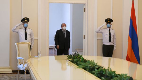 Президент Армен Саркисян вручил государственные награды деятелям культуры и спорта (3 июля 2020). Еревaн Президент Армен Саркисян вручил государственные награды деятелям культуры и спорта (3 июля 2020). Еревaн - Sputnik Արմենիա