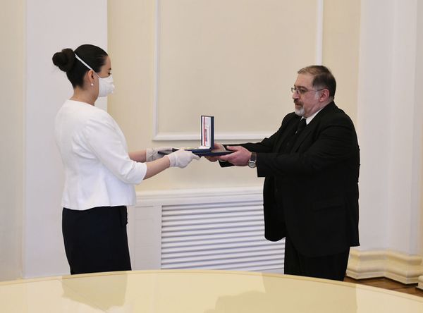 «Կորոնավիրուսն էլ կանցնի...». պարգևատրումներ նախագահականում. լուսանկարներ «Կորոնավիրուսն էլ կանցնի...». պարգևատրումներ նախագահականում. լուսանկարներ - Sputnik Արմենիա