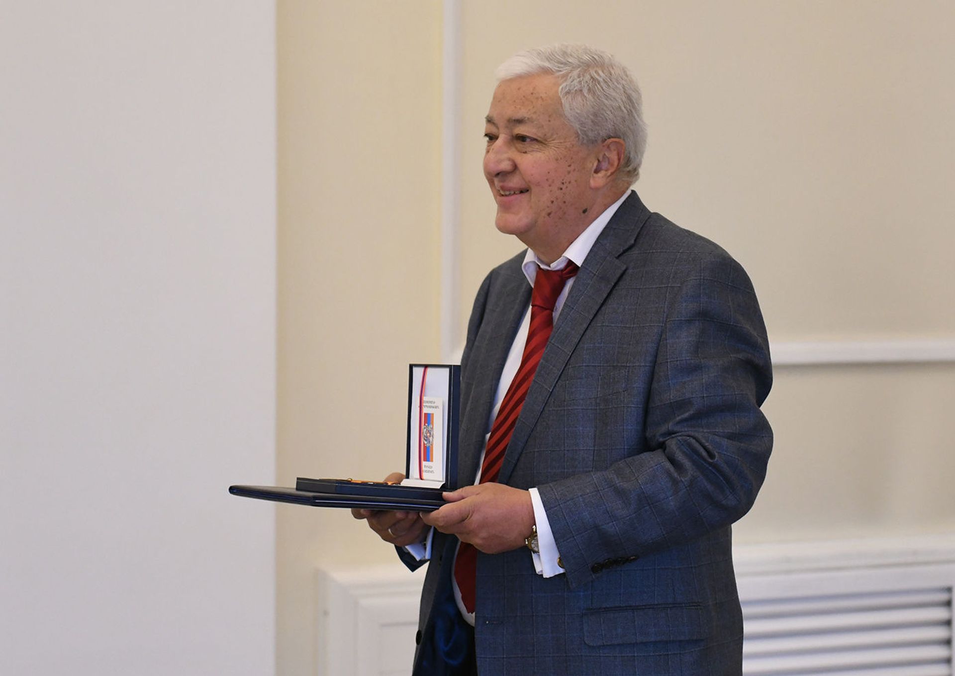 Президент Армен Саркисян вручил государственные награды деятелям культуры и спорта (3 июля 2020). Еревaн - Sputnik Արմենիա, 1920, 23.10.2025