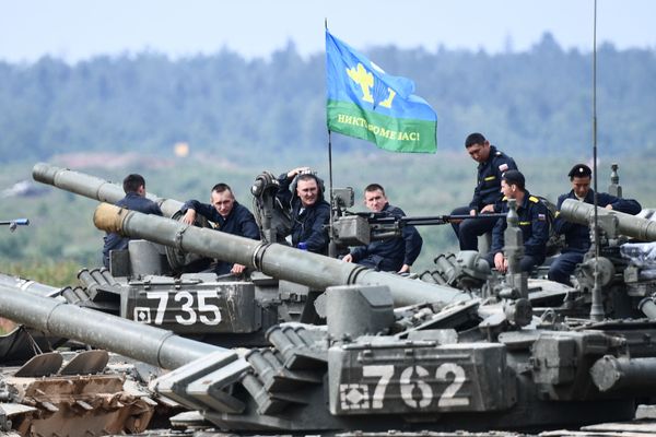 Экипажи танков Т-72 во время завершающего этапа всеармейского конкурса Танковый биатлон в Подмосковье - Sputnik Армения