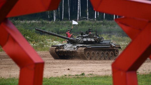 Экипаж танка Т-72 во время завершающего этапа всеармейского конкурса Танковый биатлон в Подмосковье - Sputnik Армения