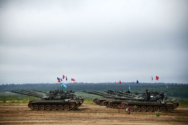 Завершающий этап конкурса Танковый биатлон в Подмосковье - Sputnik Армения