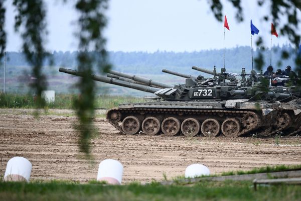 Экипажи танков Т-72 во время завершающего этапа всеармейского конкурса Танковый биатлон в Подмосковье - Sputnik Армения