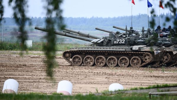 Экипажи танков Т-72 во время завершающего этапа всеармейского конкурса Танковый биатлон в Подмосковье - Sputnik Армения