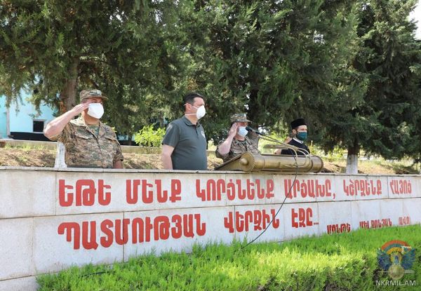 Встреча призывников в Карабахе: командующий Армией обороны поговорил с новобранцами Встреча призывников в Карабахе: командующий Армией обороны поговорил с новобранцами - Sputnik Армения