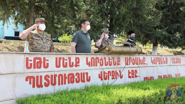 Командующий Армией обороны Карабаха Джалал Арутюнян на церемонии приветствия призывников в воинскую часть (5 июля 2020). Карабах - Sputnik Արմենիա