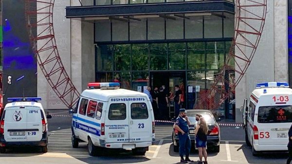 Ситуация у ТЦ Mega Mall  (6 июля 2020). Еревaн - Sputnik Армения