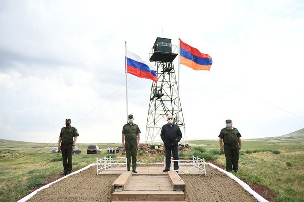 Հայաստանի և Ռուսաստանի բարեկամության խորհրդանիշները. նախագահն այցելել է պետական սահման - Sputnik Արմենիա
