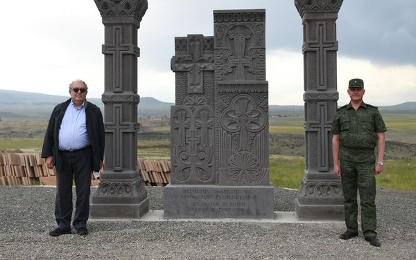 Արմեն Սարգսյանն այցելել է հայ-թուրքական սահման Արմեն Սարգսյանն այցելել է հայ-թուրքական սահման - Sputnik Արմենիա