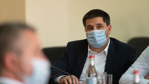 Глава Team Telecom Armenia Айк Есаян на обсуждении в Госкомиссии по защите экономической конкуренции о покупке дочерней компании Билайн в Армении (7 июля 2020). Еревaн - Sputnik Արմենիա