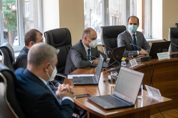 Сыр-бор вокруг армянского телекома: сохранят ли 700 билайновцев работу при Есаянах Сыр-бор вокруг армянского телекома: сохранят ли 700 билайновцев работу при Есаянах - Sputnik Армения