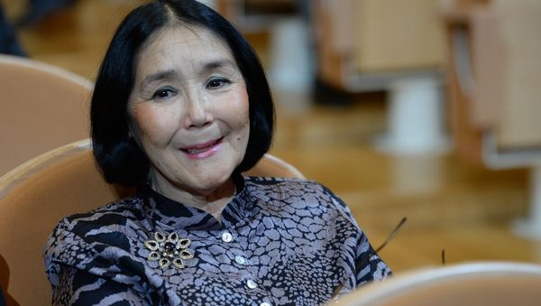 Актриса Наталья Аринбасарова на творческом вечере Территория любви. Сентиментальное путешествие по фильмам Никиты Михалкова через музыку Эдуарда Артемьева (23 октября 2015). Москвa - Sputnik Армения