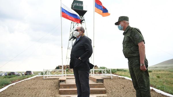 Президент Армен Саркисян посетил отряд российских пограничных войск (5 июля 2020). Армения Президент Армен Саркисян посетил отряд российских пограничных войск (5 июля 2020). Армения - Sputnik Армения