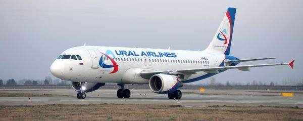 Самолет Airbus A320 авиакомпании Уральские авиалинии Самолет Airbus A320 авиакомпании Уральские авиалинии - Sputnik Армения