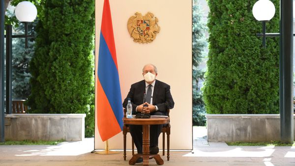 Президент Армен Саркисян встретился с группой специалистов Комиссии по Конституционным реформам (7 июля 2020). Еревaн - Sputnik Армения