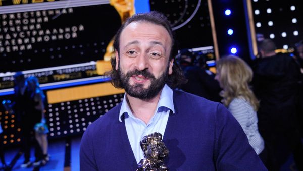 Хореограф-постановщик, продюсер ледовых шоу Илья Авербух во время церемонии вручения премии ТЭФИ (3 октября 2018). Москвa - Sputnik Армения