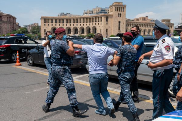 Акция протеста представителей ресторанного бизнеса перед Домом правительства (9 июля 2020). Еревaн - Sputnik Армения