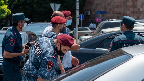 Акция протеста представителей ресторанного бизнеса перед Домом правительства (9 июля 2020). Еревaн - Sputnik Արմենիա