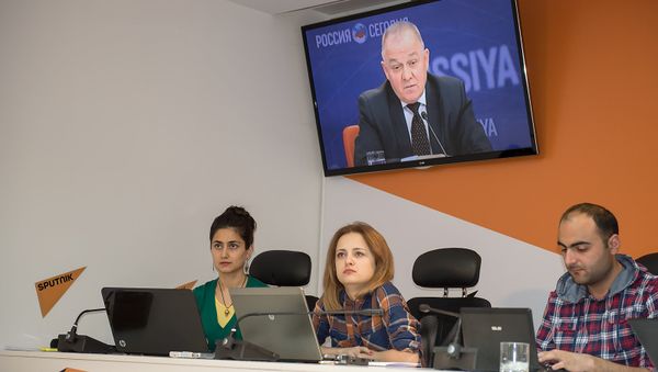 Видеомост на тему: Экономическое сотрудничество в рамках СНГ: новые возможности для взаимодействия. Генеральный директор Делового центра экономического развития СНГ Владимир Савченко - Sputnik Արմենիա