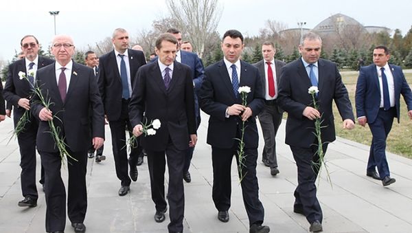 Сергей Нарышкин посетил Мемориал жертв Геноцида армян в Цицернакаберде - Sputnik Армения