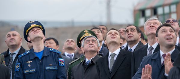 Серж Саргсян и Сергей Нарышкин присутствовали на показательных полетах на авиабазе в Эребуни - Sputnik Армения