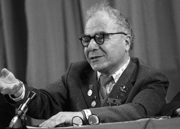 Советский астрофизик, академик Виктор Амбарцумян Советский астрофизик, академик Виктор Амбарцумян - Sputnik Армения