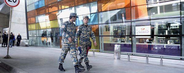 Аэропорт Звартноц после сообщения о бомбе Аэропорт Звартноц после сообщения о бомбе - Sputnik Արմենիա
