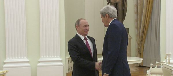 СПУТНИК_Наверное, деньги привезли – Путин пошутил о содержимом чемодана Джона Керри - Sputnik Армения