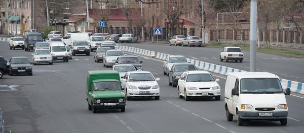 Машины на дороге - Sputnik Армения