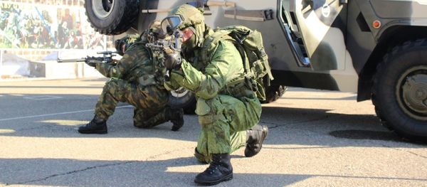Разведчики ЮВО обезвредили условного противника в горах Армении Разведчики ЮВО обезвредили условного противника в горах Армении - Sputnik Армения