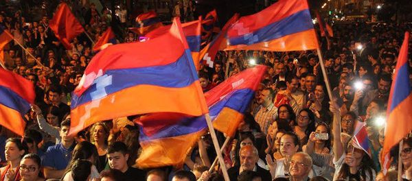 Шествие армян Бурдж-Амуда против агрессии Азербайджана Шествие армян Бурдж-Амуда против агрессии Азербайджана - Sputnik Армения