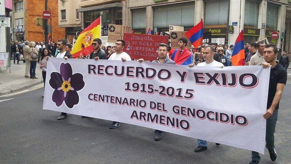 Акция протеста испанских армян против действий Азербайджана - Sputnik Армения