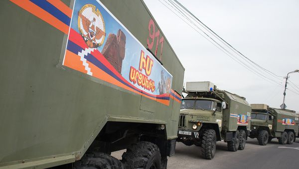 Ереван отправил в Степанакерт гуманитарную помощь - Sputnik Армения