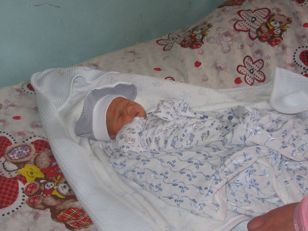 Новорожденный Тигран, которого назвали в честь Тиграна Абгаряна из Гюмри, погибшего в Джабраиле  - Sputnik Армения