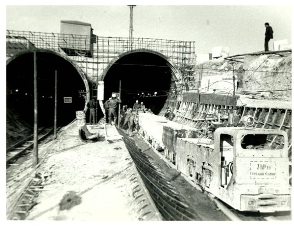 Строительство метрополитена недалеко от мельницы, 1979 год Строительство метрополитена недалеко от мельницы, 1979 год - Sputnik Армения