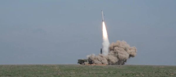 СПУТНИК_Запуск ракеты комплексом Искандер-М и воронка на месте поражения цели - Sputnik Армения