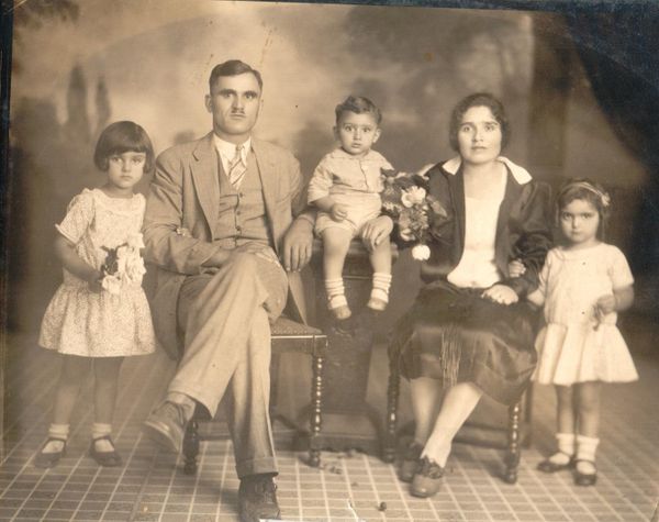 В Америке у Мариам и Галуста родилось трое детей - Вардуи, Нунуфар и Арташес. - Sputnik Армения