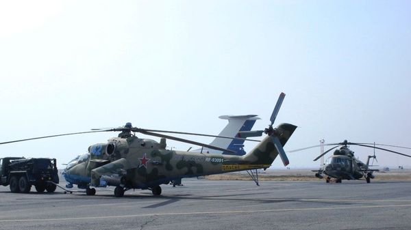 Молодые летчики армейской авиации Южного военного округа начали отрабатывать полеты в горах Армении. - Sputnik Армения