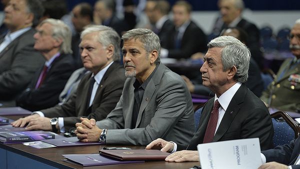 Джордж Клуни на Глобал Форуме в Ереване Джордж Клуни на Глобал Форуме в Ереване - Sputnik Армения